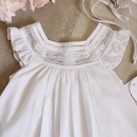 White Heirloom Dress & Bonnet Set Flutter Sleeve Lace Inlay Boutique 6 Month NWT - Picture 3 of 6